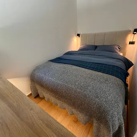 Cosy Getaway In Raw Nature